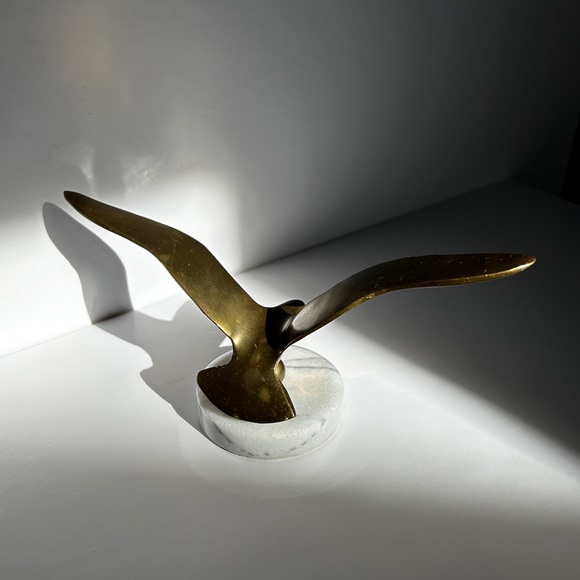 Vintage Brass Seagull in Flight with Marble Base - Picture 7 of 12